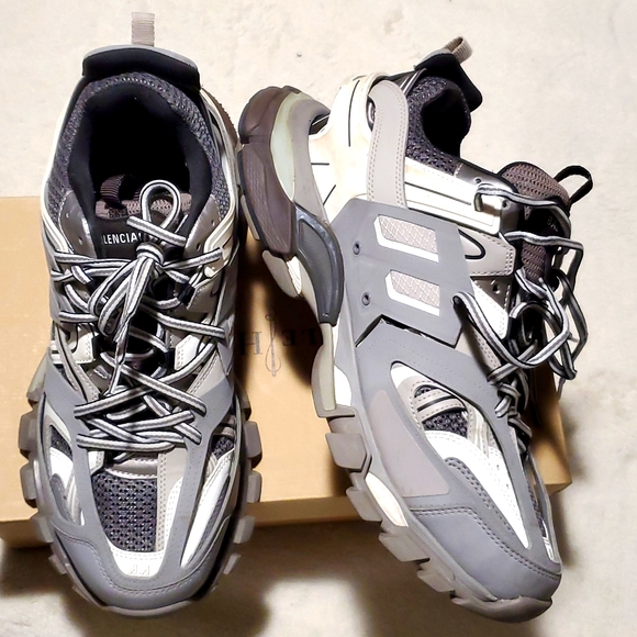 Balenciaga - Picture 9 of 9